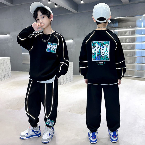 Dječački komplet sportskih hlača i bluze s printom