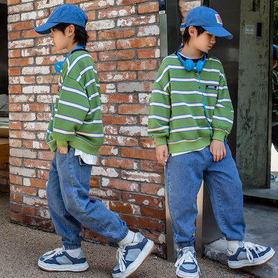 Dryžuotų džinsų ir palaidinių komplektas berniukams