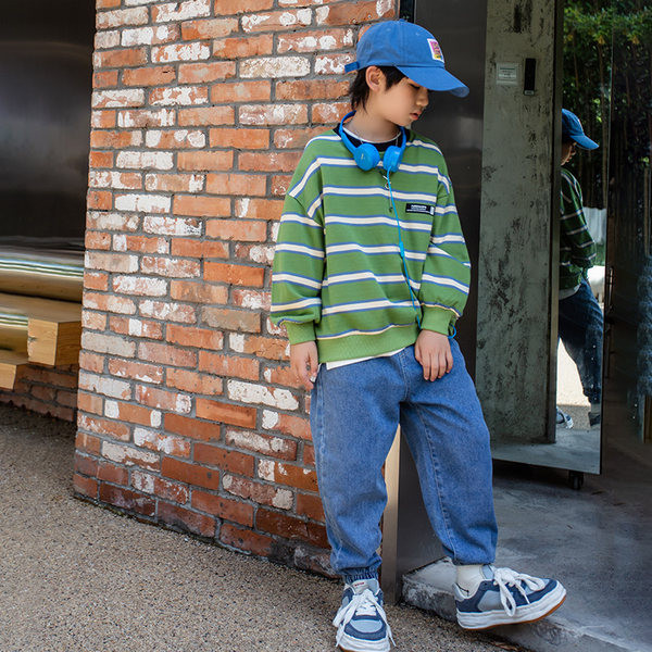 Dryžuotų džinsų ir palaidinių komplektas berniukams