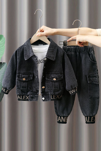 Vaikiškas komplektas su klasikine apykakle ir kišene