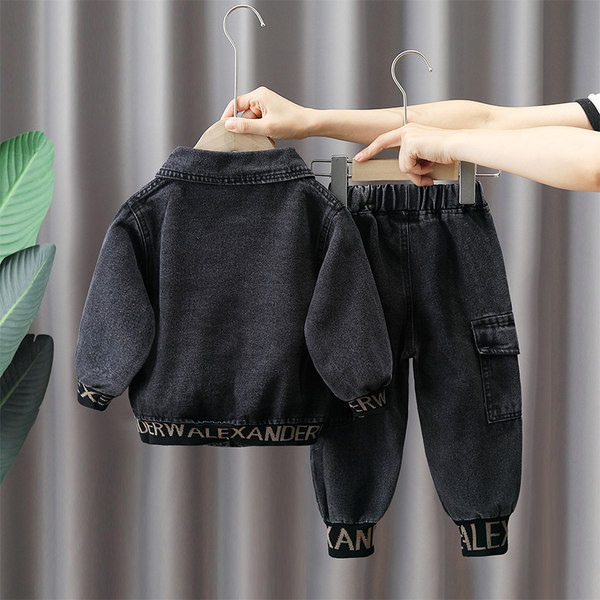 Vaikiškas komplektas su klasikine apykakle ir kišene