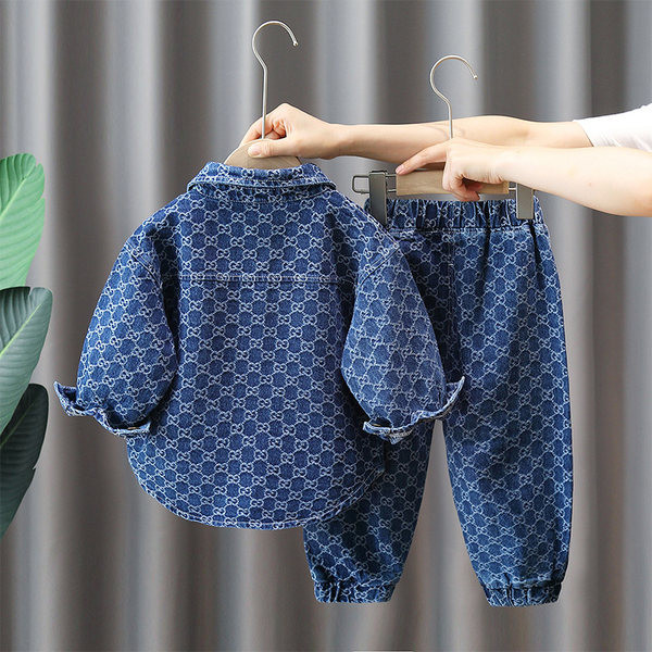 Įprastas vaikiškas sagų rinkinys