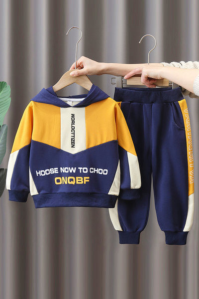 Dječji set s kapuljačom i džepom