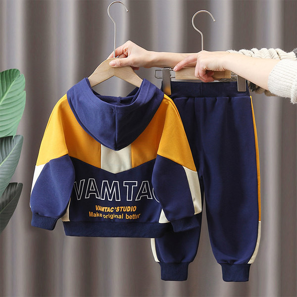 Dječji set s kapuljačom i džepom