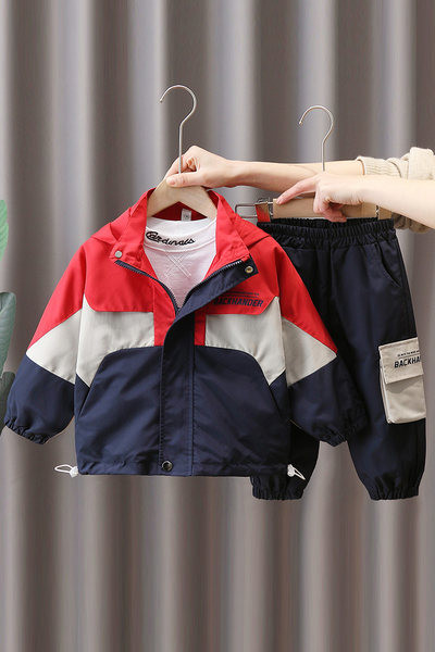 Sportinis berniukų striukės ir kišeninių kelnių komplektas