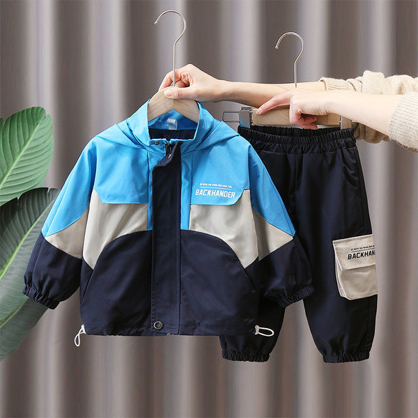 Sportinis berniukų striukės ir kišeninių kelnių komplektas