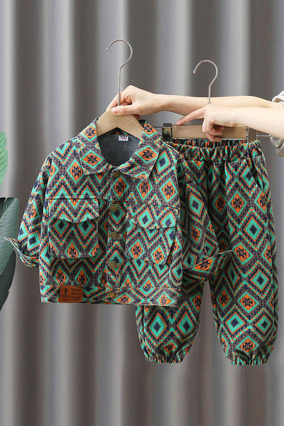 Novi model dječjeg kompleta s klasičnom kragnom