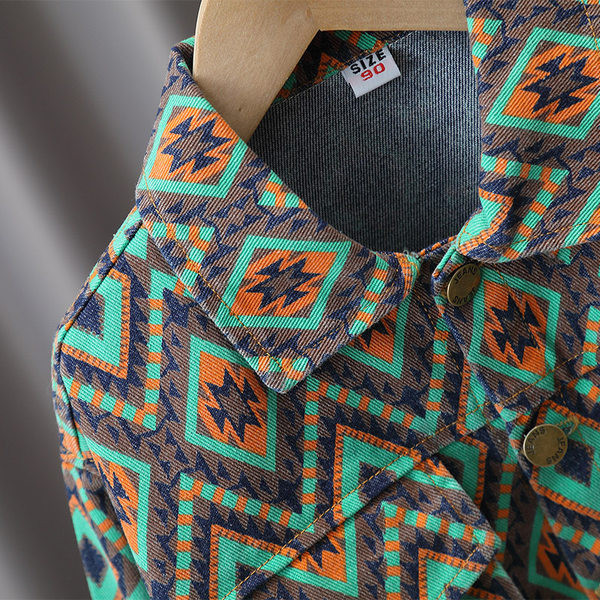 Novi model dječjeg kompleta s klasičnom kragnom