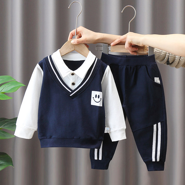 Elegáns kétrészes szett - blúz és nadrág fiúknak