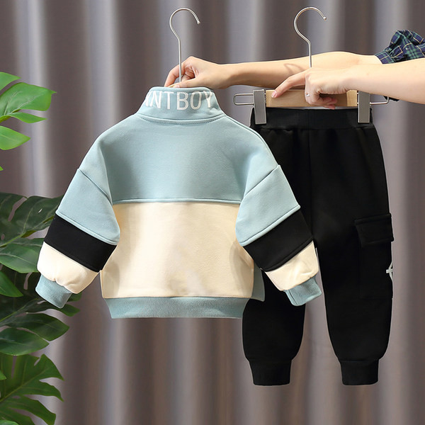 Dječji komplet s visokim ovratnikom i džepom