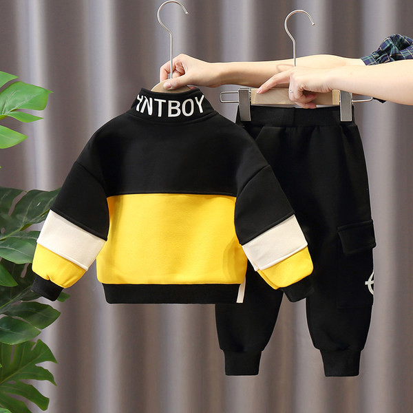 Dječji komplet s visokim ovratnikom i džepom