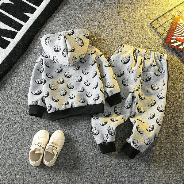 Komplet jakne i hlača s kapuljačom na patentni zatvarač za dječake