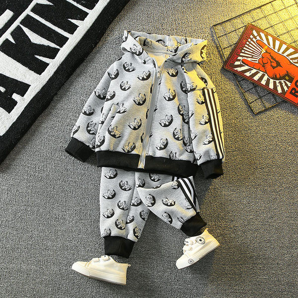 Komplet jakne i hlača s kapuljačom na patentni zatvarač za dječake