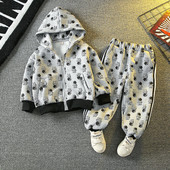 Dječji dvodijelni set s kapuljačom, patentnim zatvaračem i printom za dječake