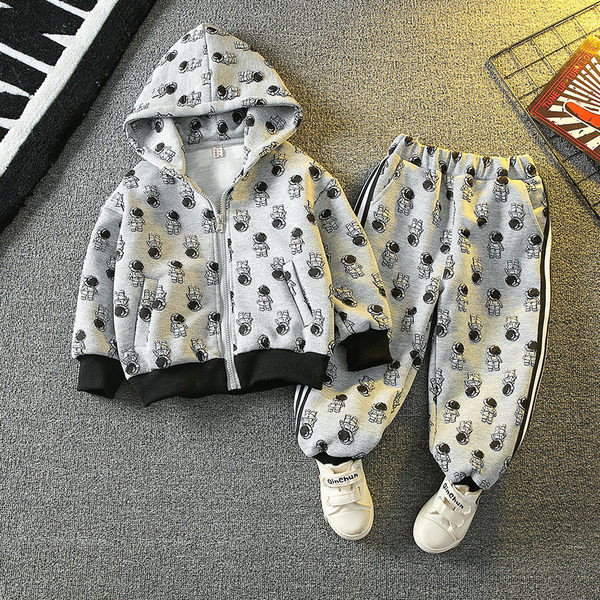 Dječji dvodijelni set s kapuljačom, patentnim zatvaračem i printom za dječake