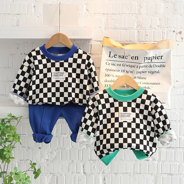 Dvodijelni dječji komplet bluza i donji dio