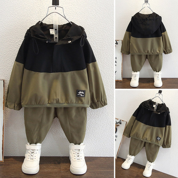 Dječački ležerni set hlača i majica s kapuljačom