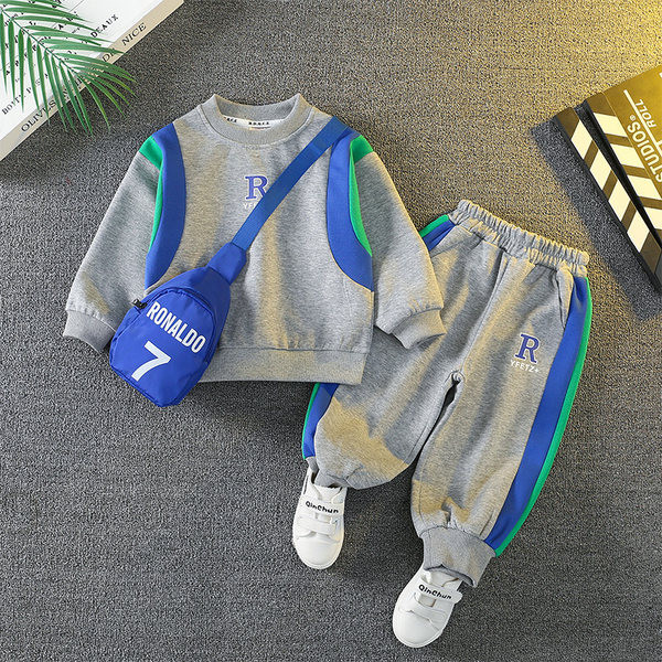 Alkalmi sportnadrág és blúz szett táskával fiúknak