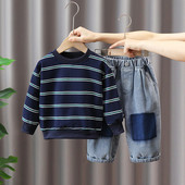 Dječji ležerni komplet traperica i bluza na pruge za dječake