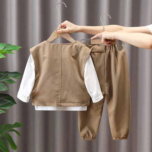 Set de pantaloni, bluza si vesta din trei piese cu nasturi si buzunare pentru baieti