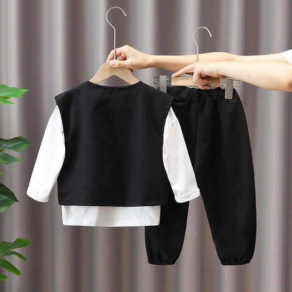 Set de pantaloni, bluza si vesta din trei piese cu nasturi si buzunare pentru baieti