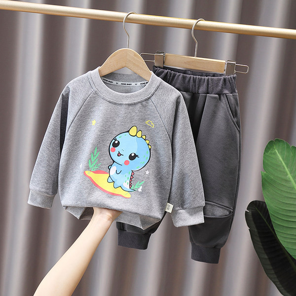 Vaikiškų plėšytų motyvų kelnių ir aplikacijų palaidinės rinkinys berniukams