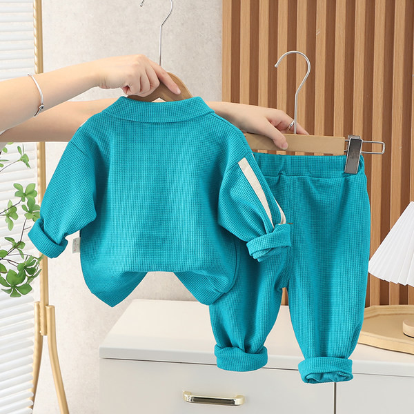 Gyermek kétrészes sportkészlet - blúz gallérral és nadrággal