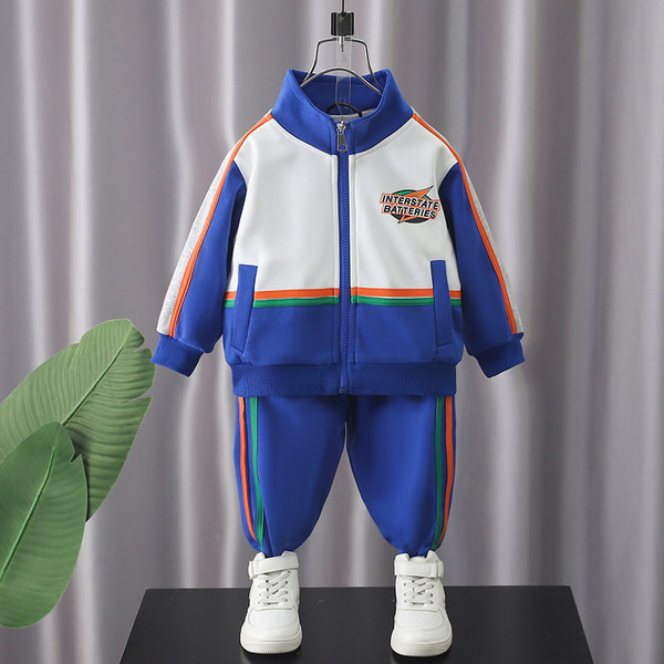 Dviejų dalių sportinis vaikiškas rinkinys su spauda ir užtrauktuku berniukams