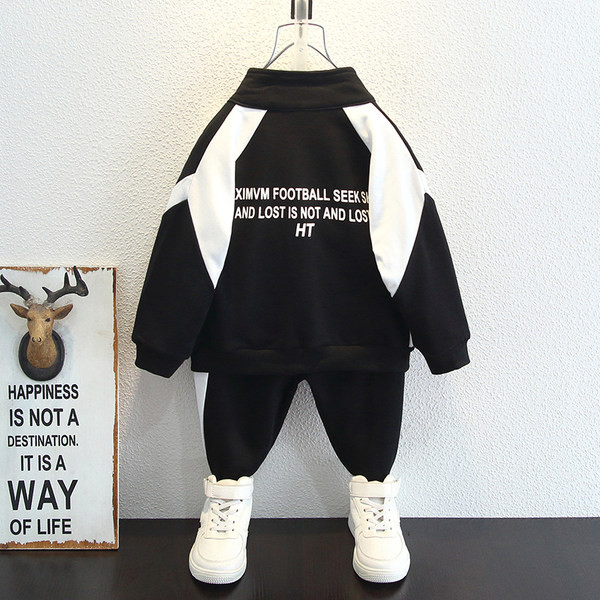 Dječji trodijelni sportski komplet sa sweatshirt bluzom i hlačama