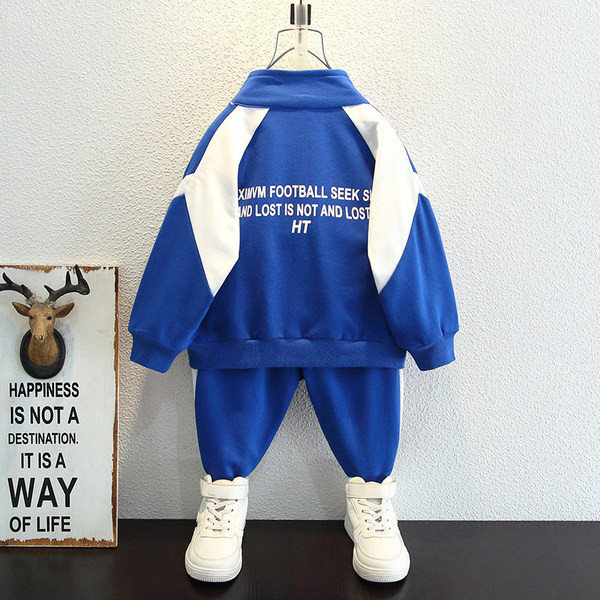 Dječji trodijelni sportski komplet sa sweatshirt bluzom i hlačama