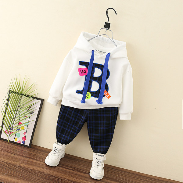 Dječja bluza s kapuljačom i hlače s džepom za dječake