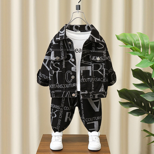 Įprasto spausdinimo mygtuko žemyn rinkinys berniukams