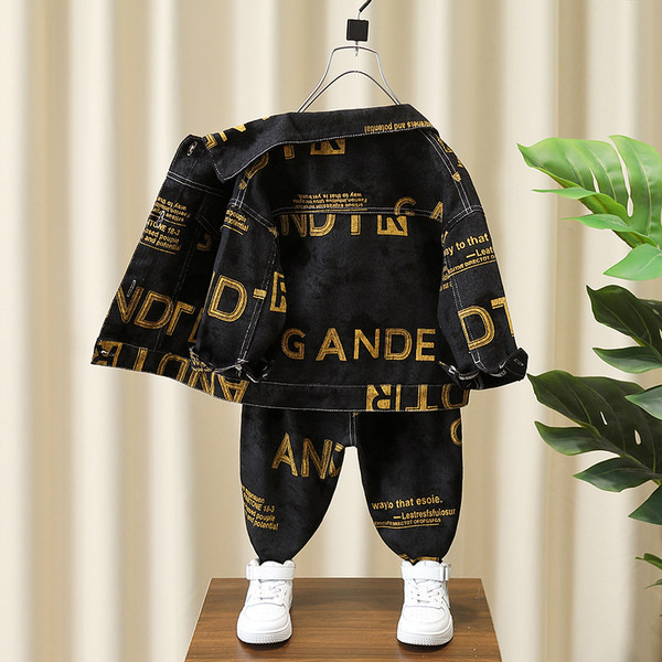 Įprasto spausdinimo mygtuko žemyn rinkinys berniukams