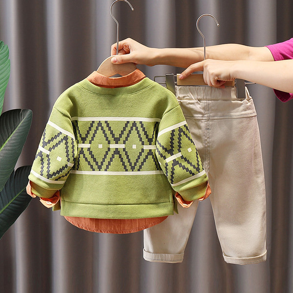 Dječji ležerni trodijelni set za dječake s vezom