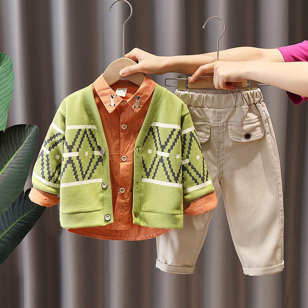 Dječji ležerni trodijelni set za dječake s vezom