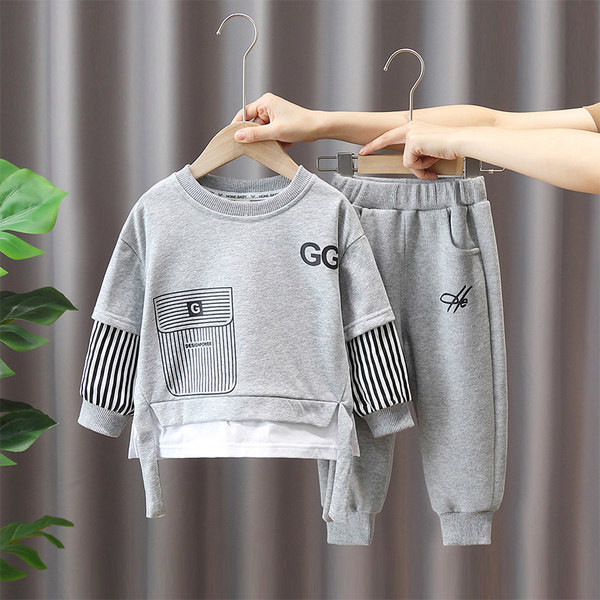 Set copii pentru viata de zi cu zi, format din doua bucati de pantaloni si o bluza