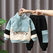 Zimski set hlača i bluze s printom za dječake