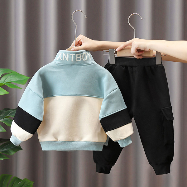 Zimski set hlača i bluze s printom za dječake