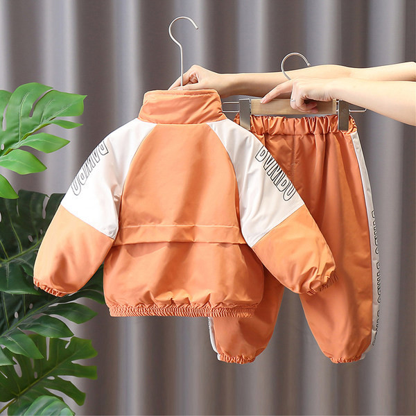 Vaikiškas dviejų dalių sportinis rinkinys su užrašu