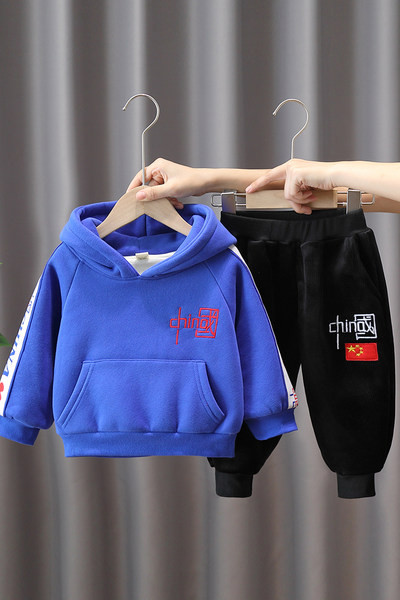 Dječački sportski set hlača s kapuljačom i bluza s džepom