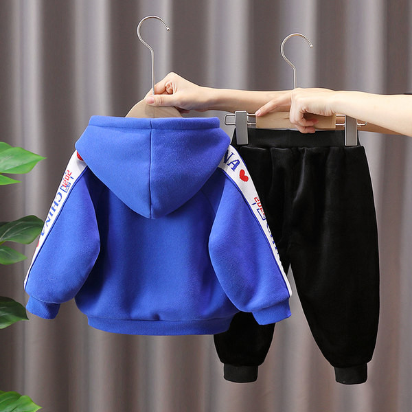 Dječački sportski set hlača s kapuljačom i bluza s džepom