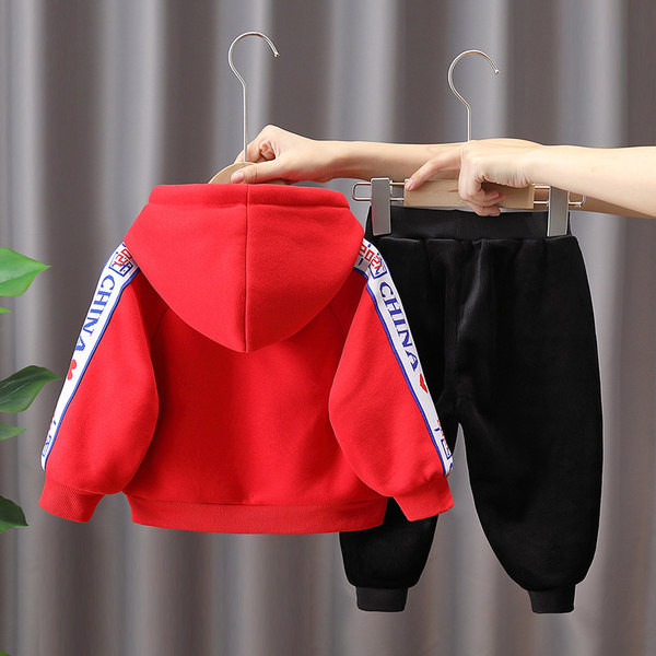 Dječački sportski set hlača s kapuljačom i bluza s džepom