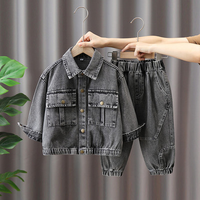 Dječački set traper hlača i jakne s džepovima na kopčanje