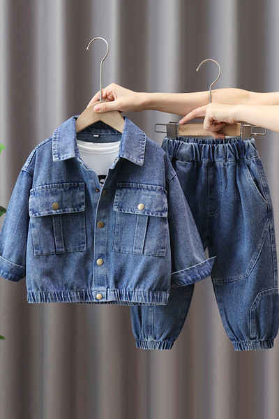 Dječački set traper hlača i jakne s džepovima na kopčanje