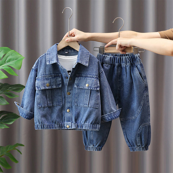 Dječački set traper hlača i jakne s džepovima na kopčanje