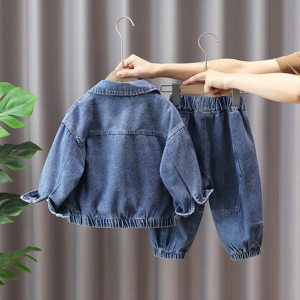 Dječački set traper hlača i jakne s džepovima na kopčanje