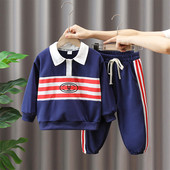 Dvodijelna sportska odjeća s ovratnikom i porubom za dječake