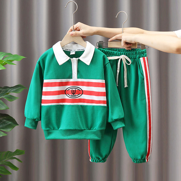 Dvodijelna sportska odjeća s ovratnikom i porubom za dječake