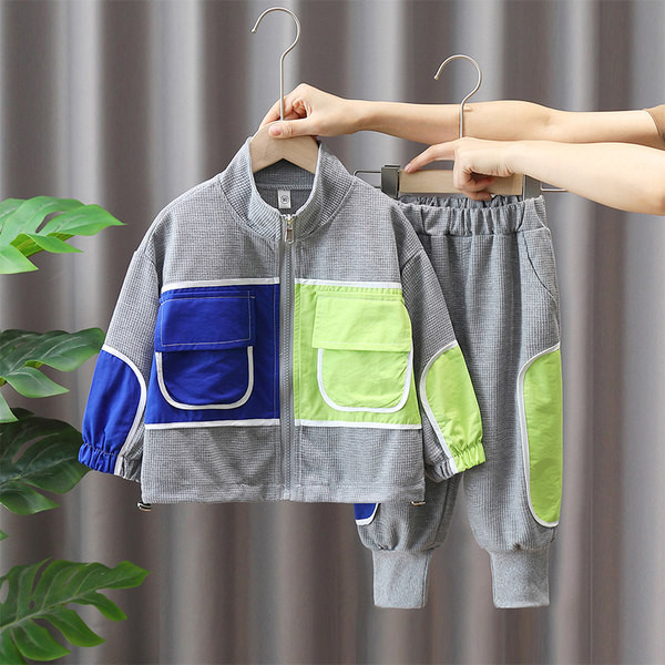 Novi model dječjeg kompleta sa džepom i patentnim zatvaračem