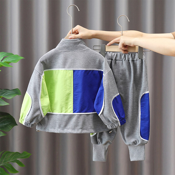 Novi model dječjeg kompleta sa džepom i patentnim zatvaračem